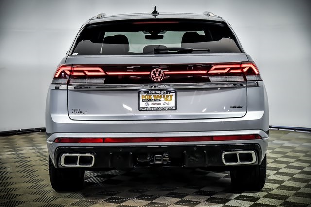 2024 Volkswagen Atlas Cross Sport SEL R-Line photo 4