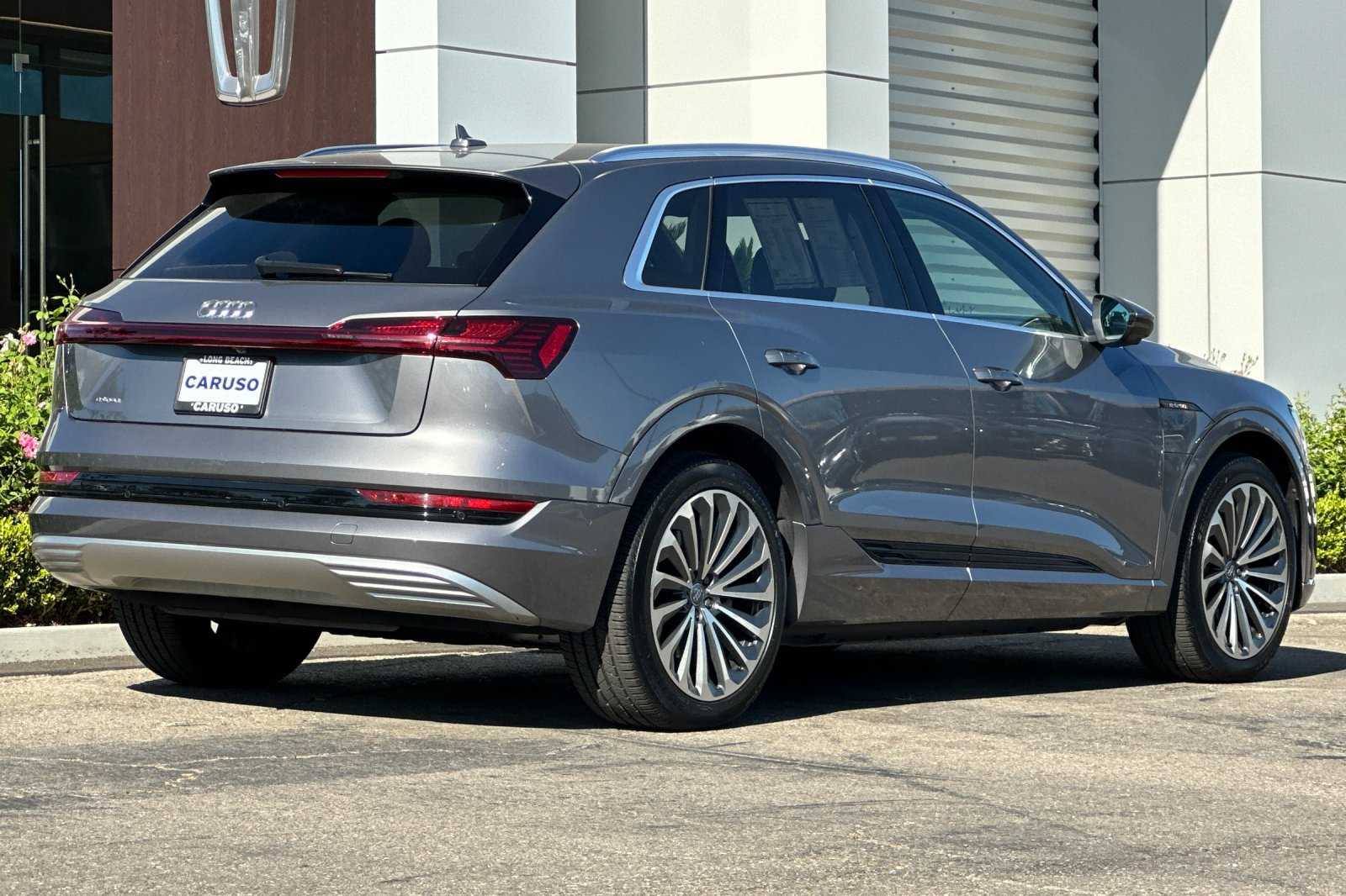 2019 Audi e-tron Prestige photo 3