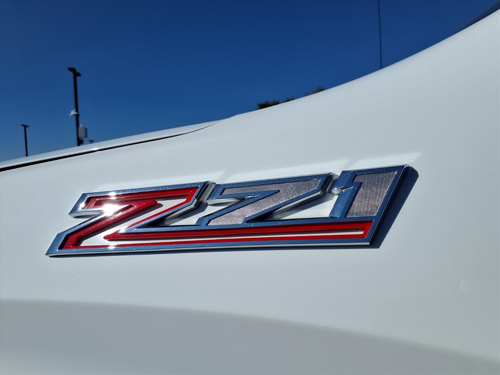 2024 Chevrolet Silverado 1500 photo 2
