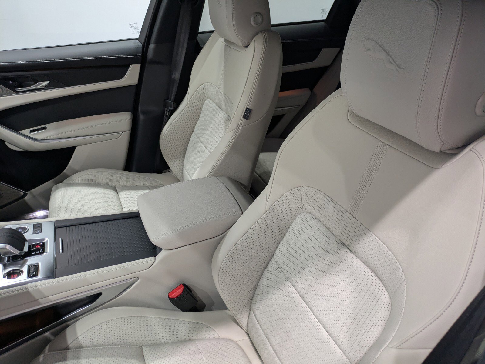 2026 Jaguar F-PACE P250 R-Dynamic S photo 8