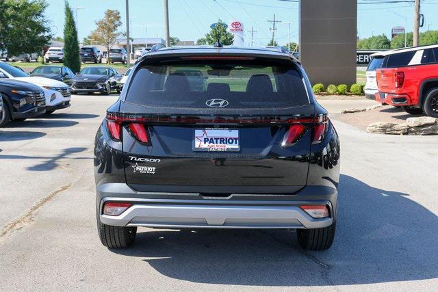 New 2025 Black Hyundai SEL FWD image 4