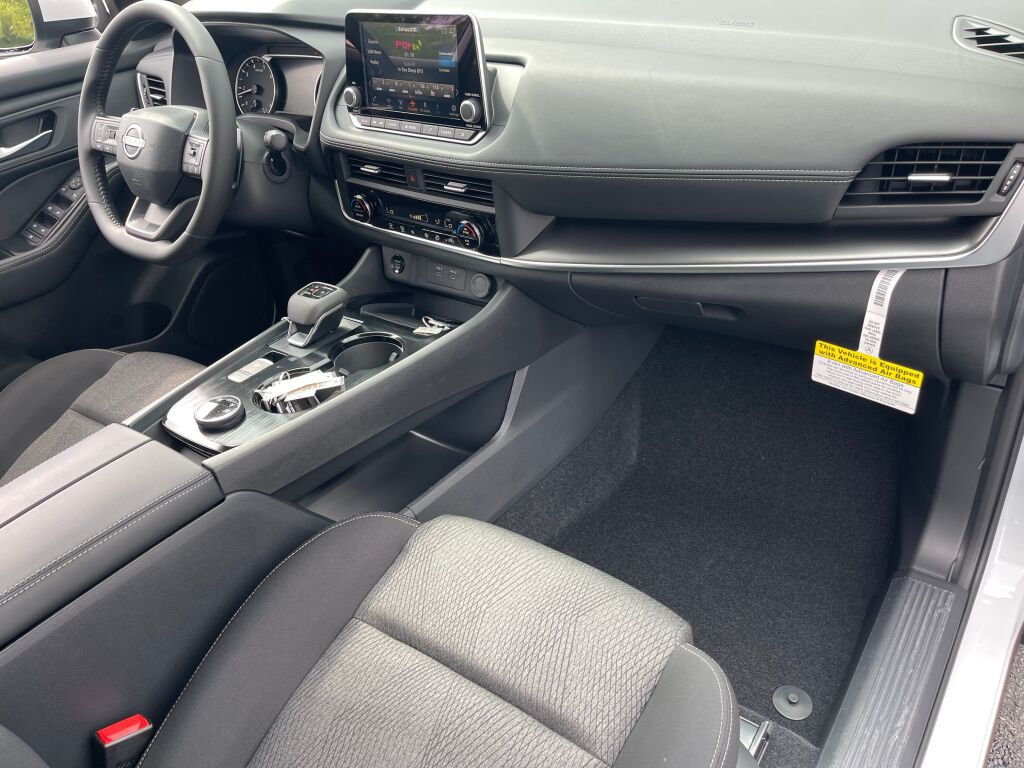 2026 Nissan Rogue SV photo 15