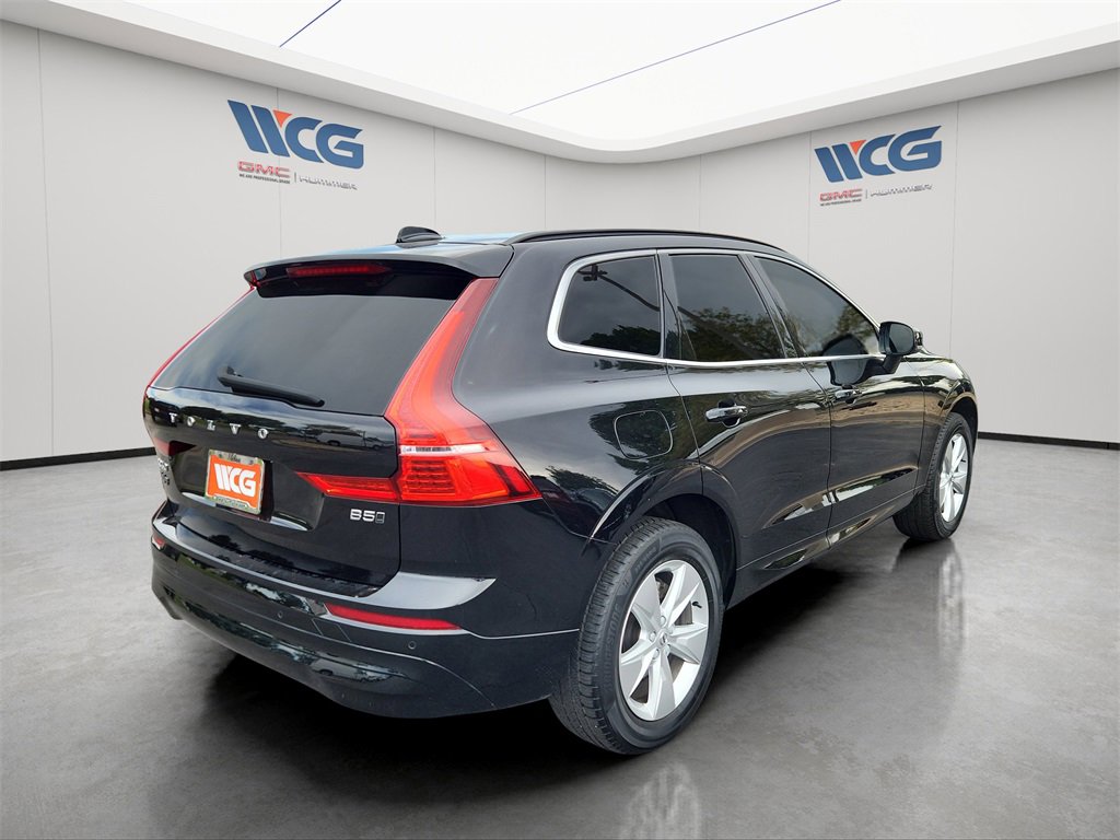 2022 Volvo XC60 Momentum photo 3