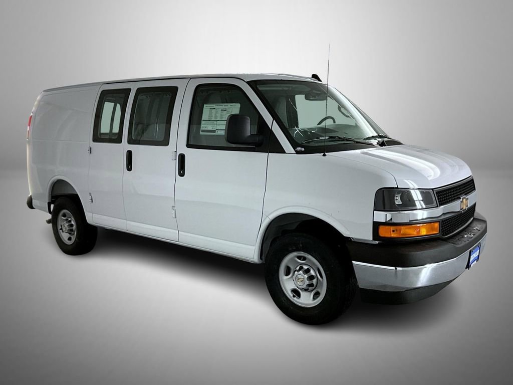 2025 Chevrolet Express Cargo 3500 photo 3