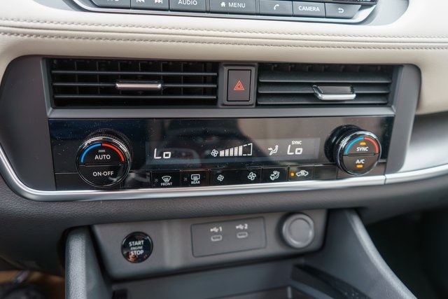 2025 Nissan Rogue SV photo 14