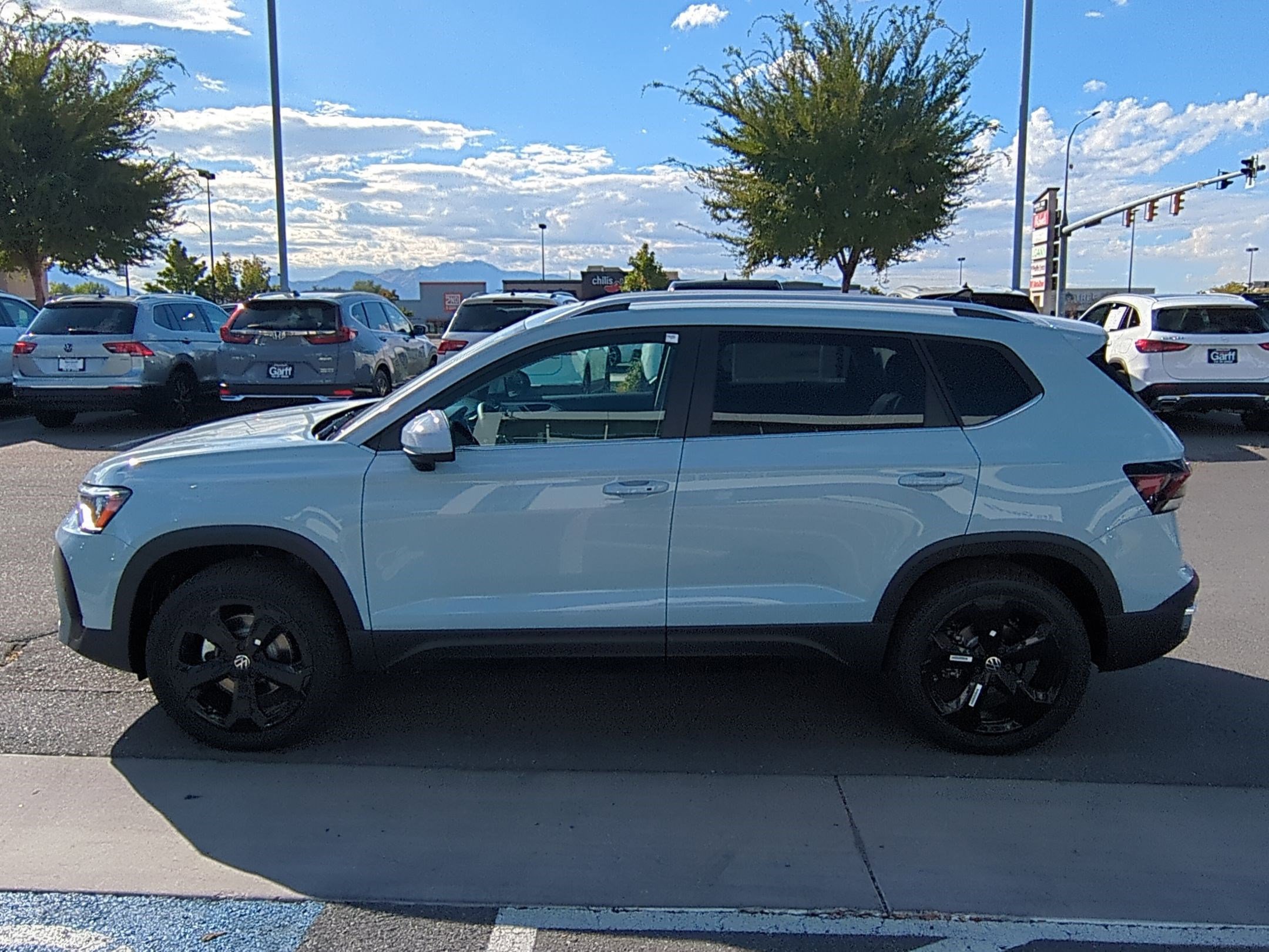 2025 Volkswagen Taos SEL photo 4