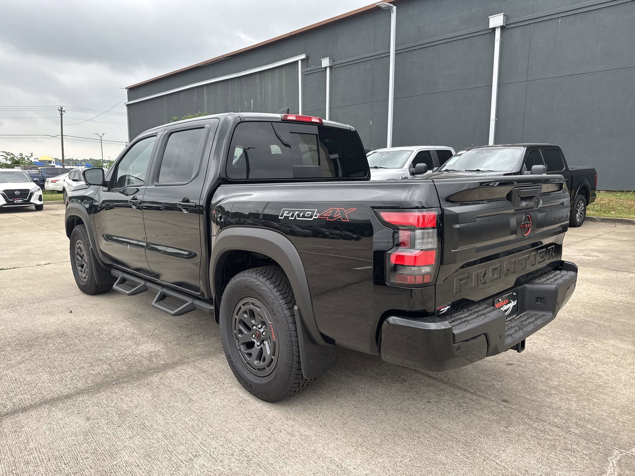 2025 Nissan Frontier PRO-4X photo 3