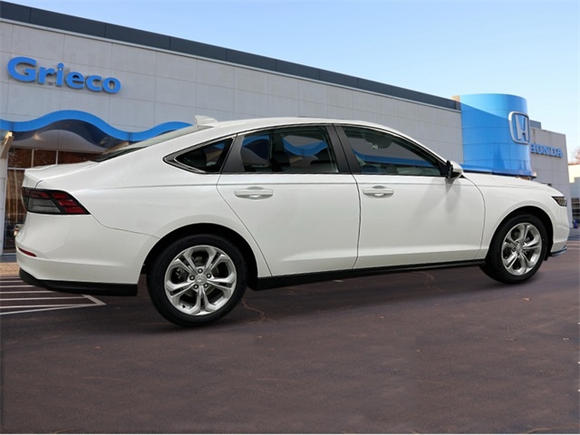 2025 Honda Accord LX photo 6