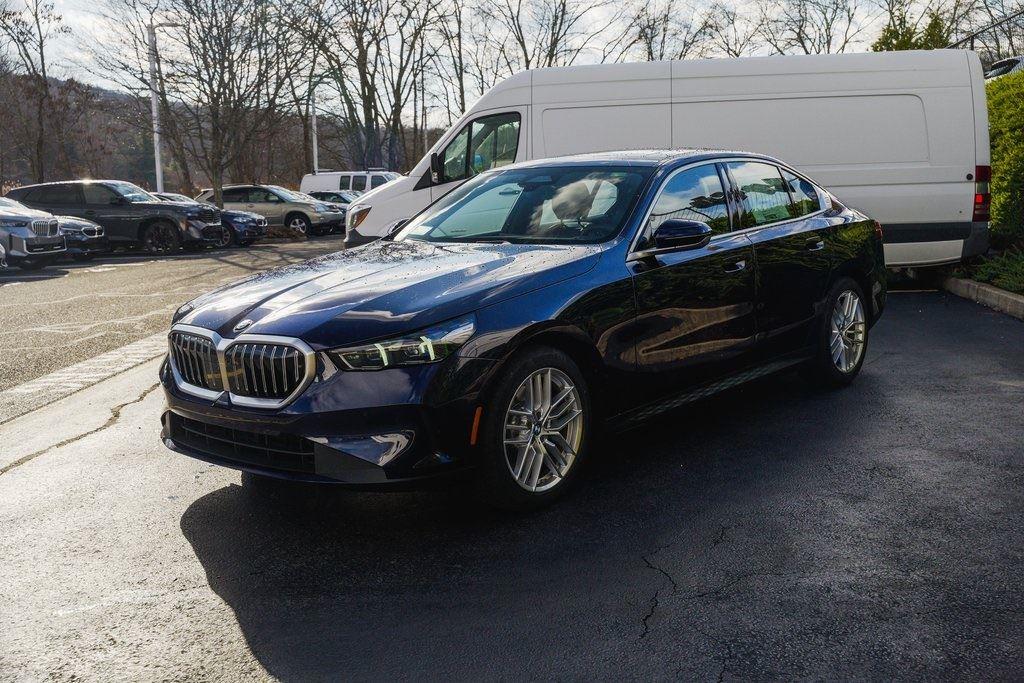 New 2025 Tanzanite Blue II Metallic BMW 530i xDrive image 4