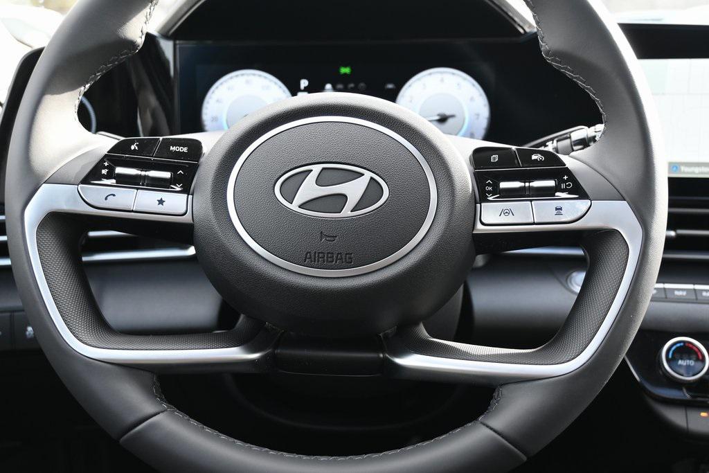 2025 Hyundai Elantra SEL Convenience photo 11