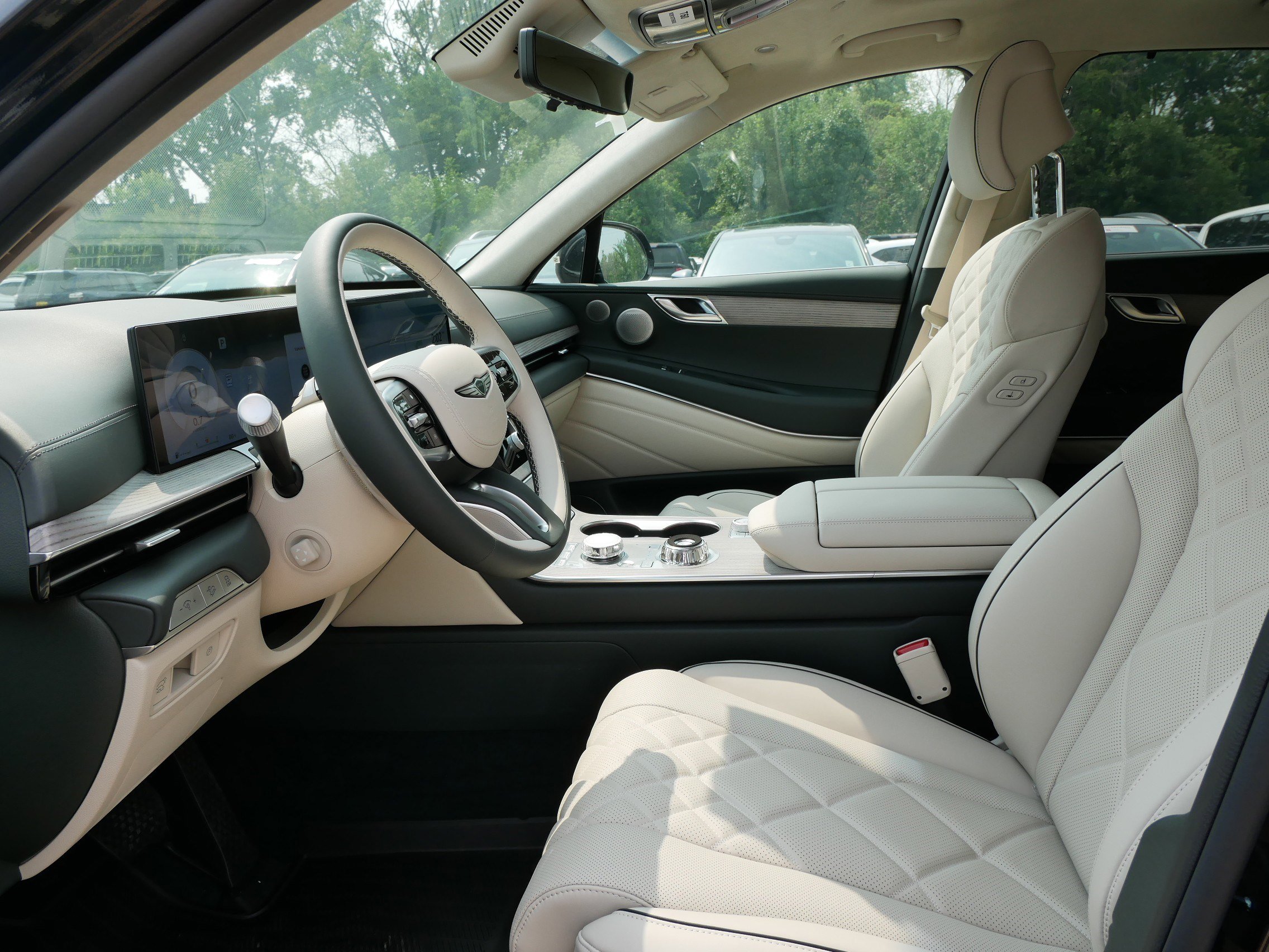 2025 Genesis GV80 Prestige AWD photo 4