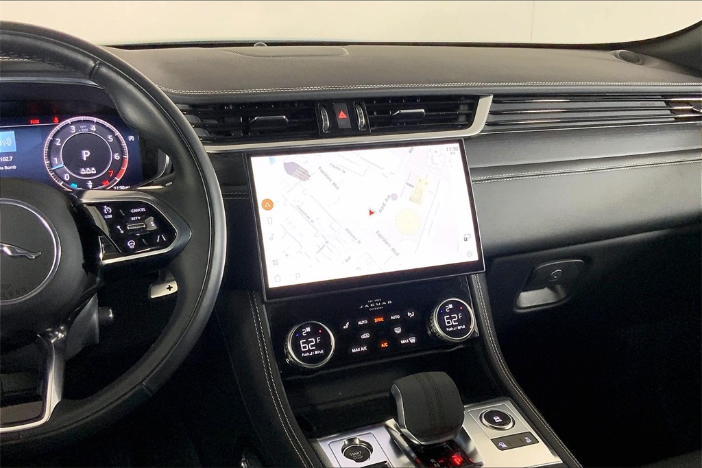 2024 Jaguar F-PACE P250 R-Dynamic S photo 5