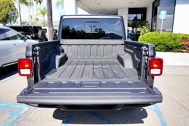 New 2025 Granite Crystal Metallic Clear-Coat Exterior Paint Jeep Sport S image 17