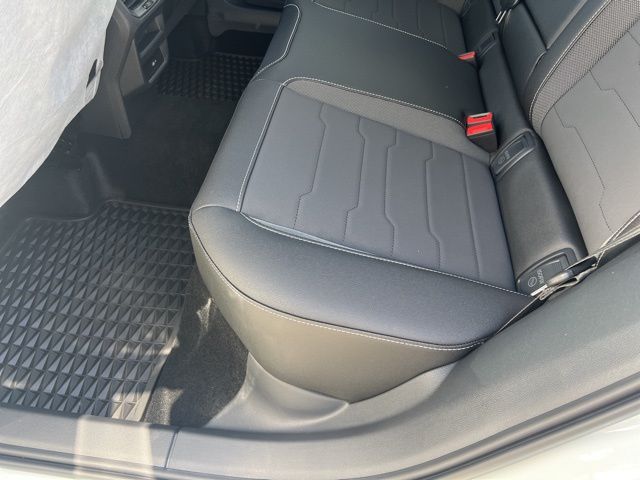 2025 Volkswagen Taos SE photo 11