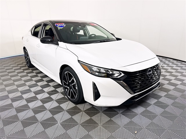 2025 Nissan Sentra SR's photo