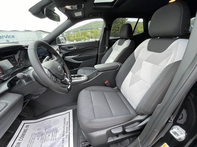 2025 Chevrolet Trax photo 13