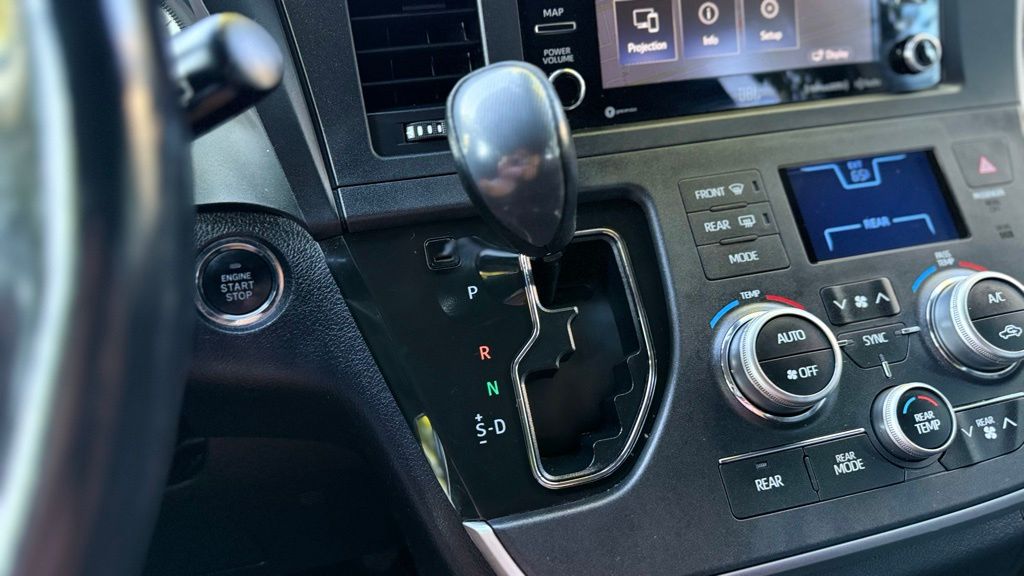 2020 Toyota Sienna SE Premium photo 29