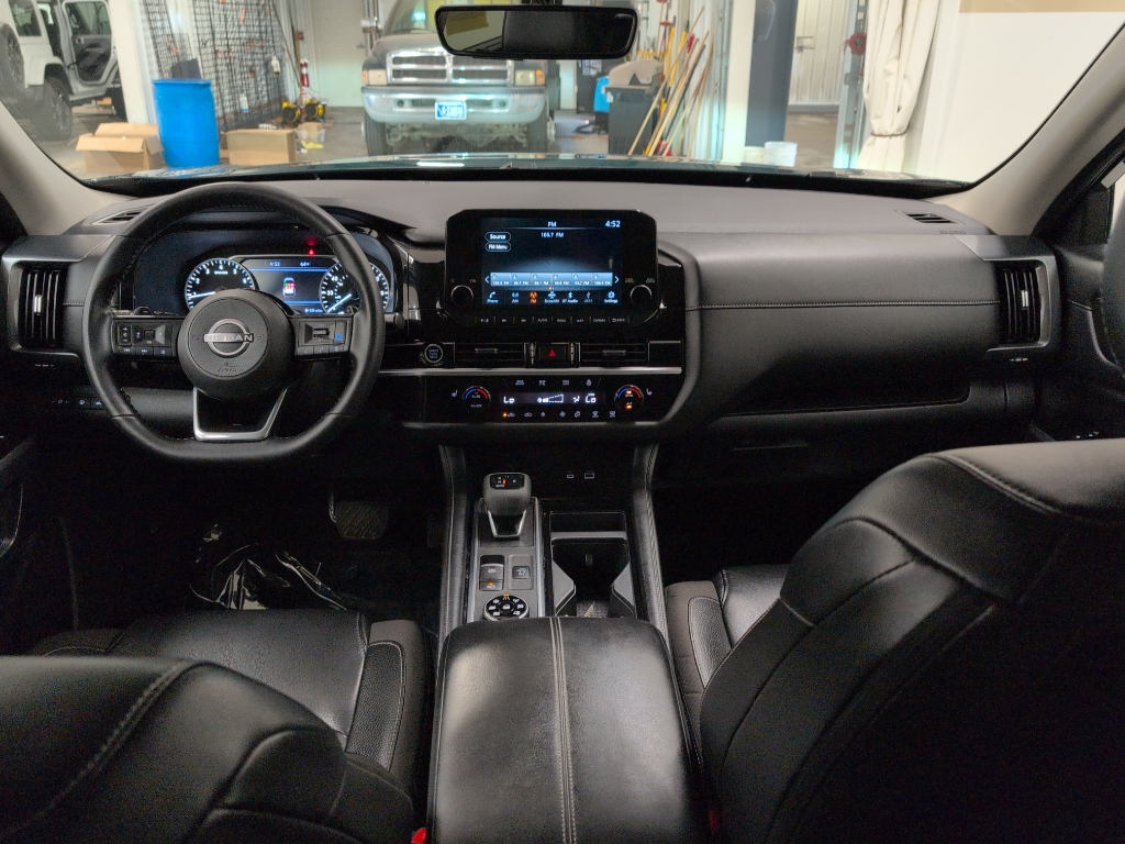 2023 Nissan Pathfinder SL photo 7