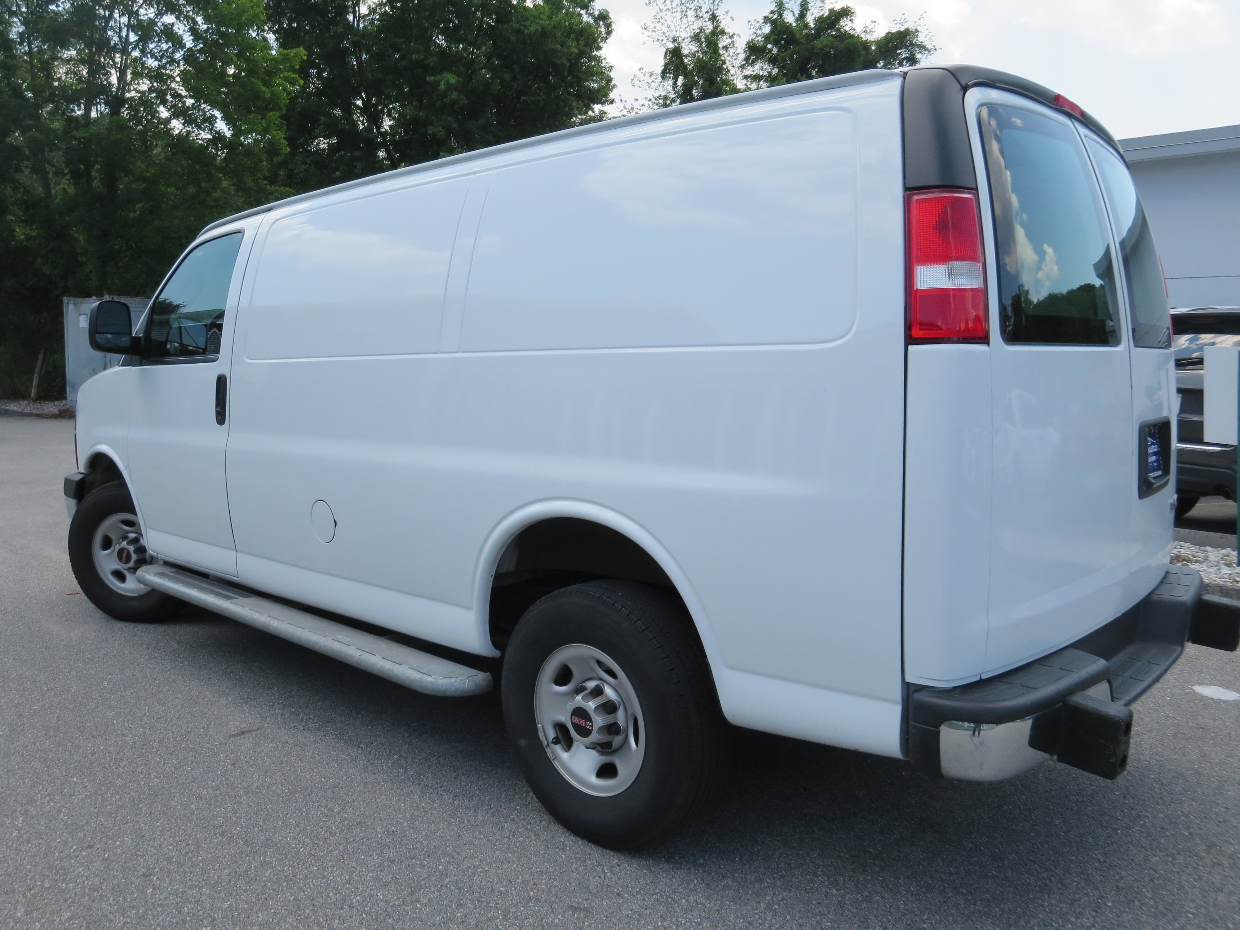 2023 Gmc Savana Cargo 2500 photo 2