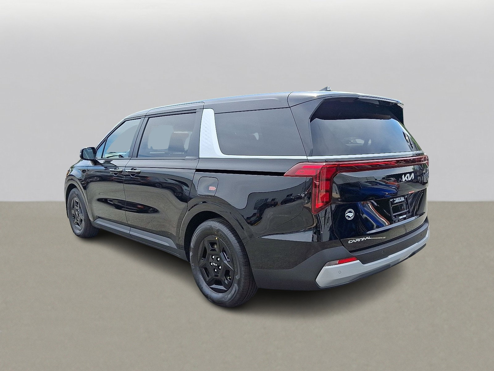 2025 Kia Carnival LXS photo 3
