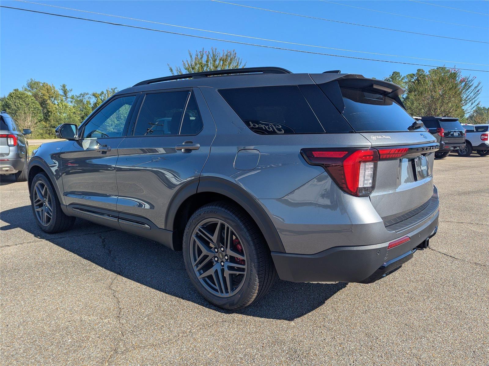 2025 Ford Explorer ST-Line photo 3