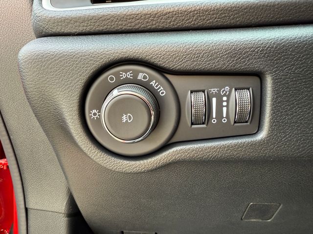 2026 Chrysler Pacifica photo 14