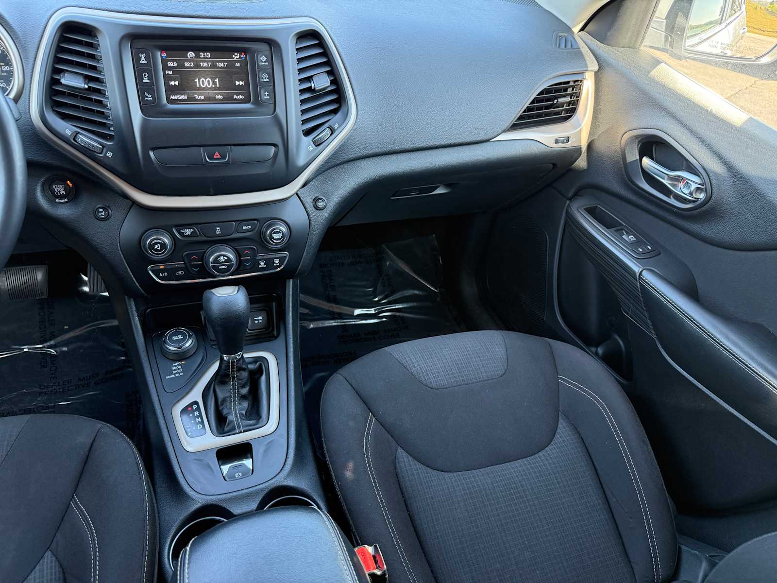 2015 Jeep Cherokee Latitude photo 14