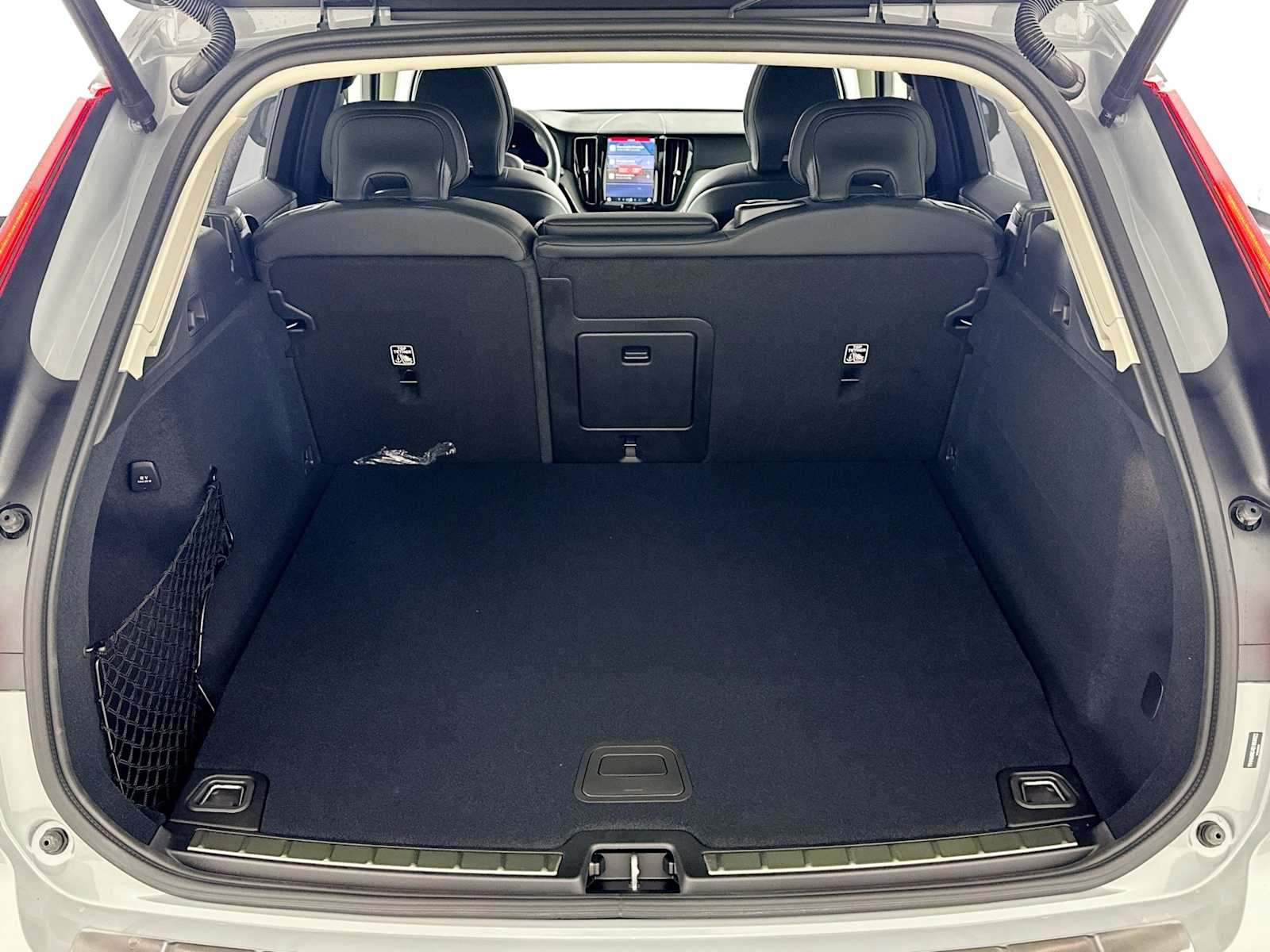 2025 Volvo XC60 T8 Plus photo 21