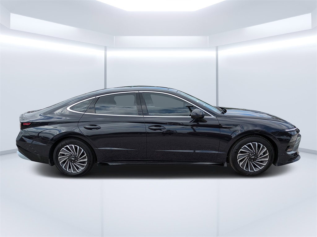 2024 Hyundai Sonata Hybrid Limited photo 2