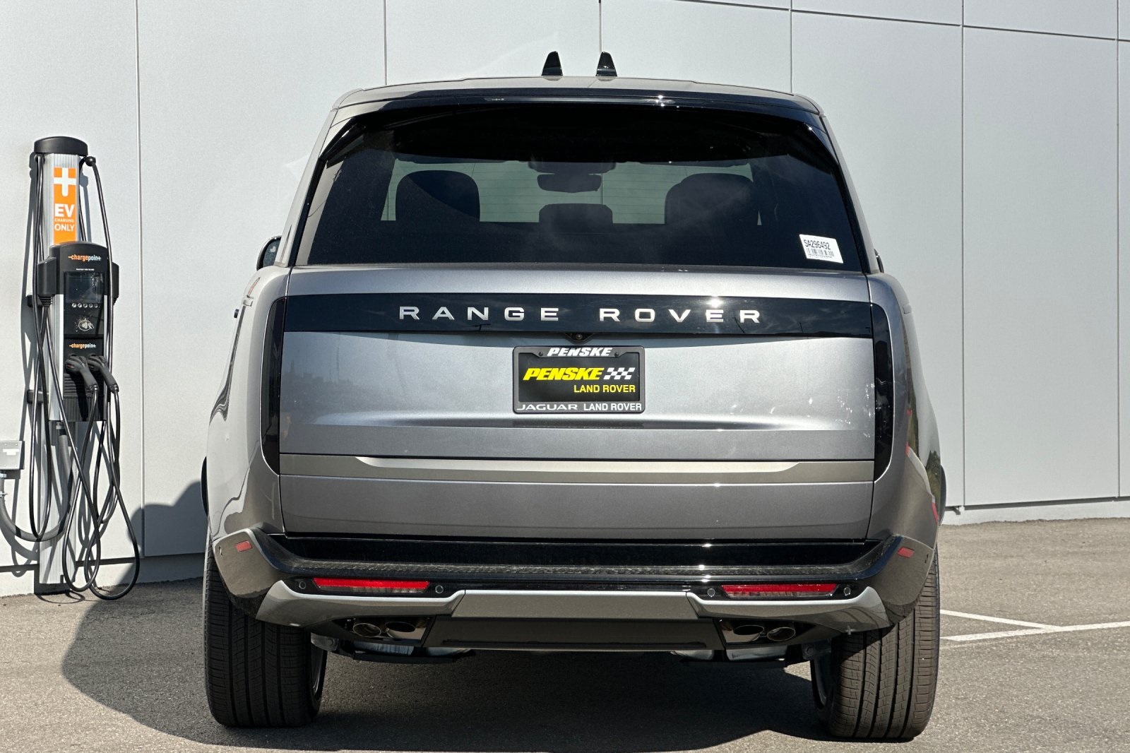 2025 Land Rover Range Rover SE photo 4