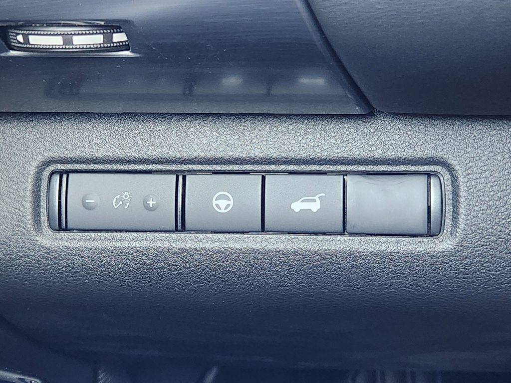 2025 Nissan Pathfinder SL photo 21