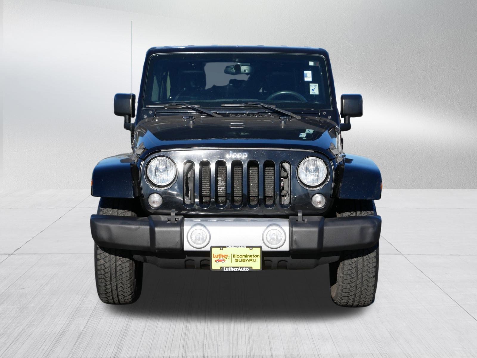 2015 Jeep Wrangler Unlimited Sahara photo 2