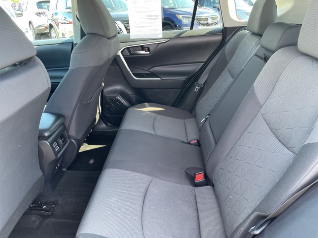 2020 Toyota RAV4 Hybrid XLE photo 24