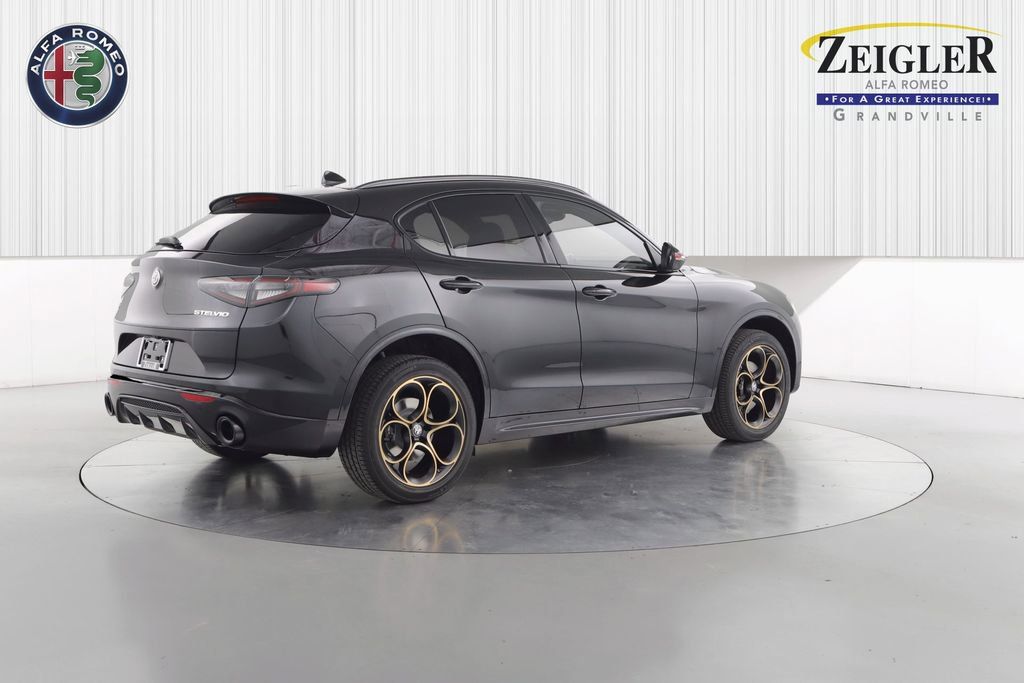 2025 Alfa Romeo Stelvio Sprint Base photo 3