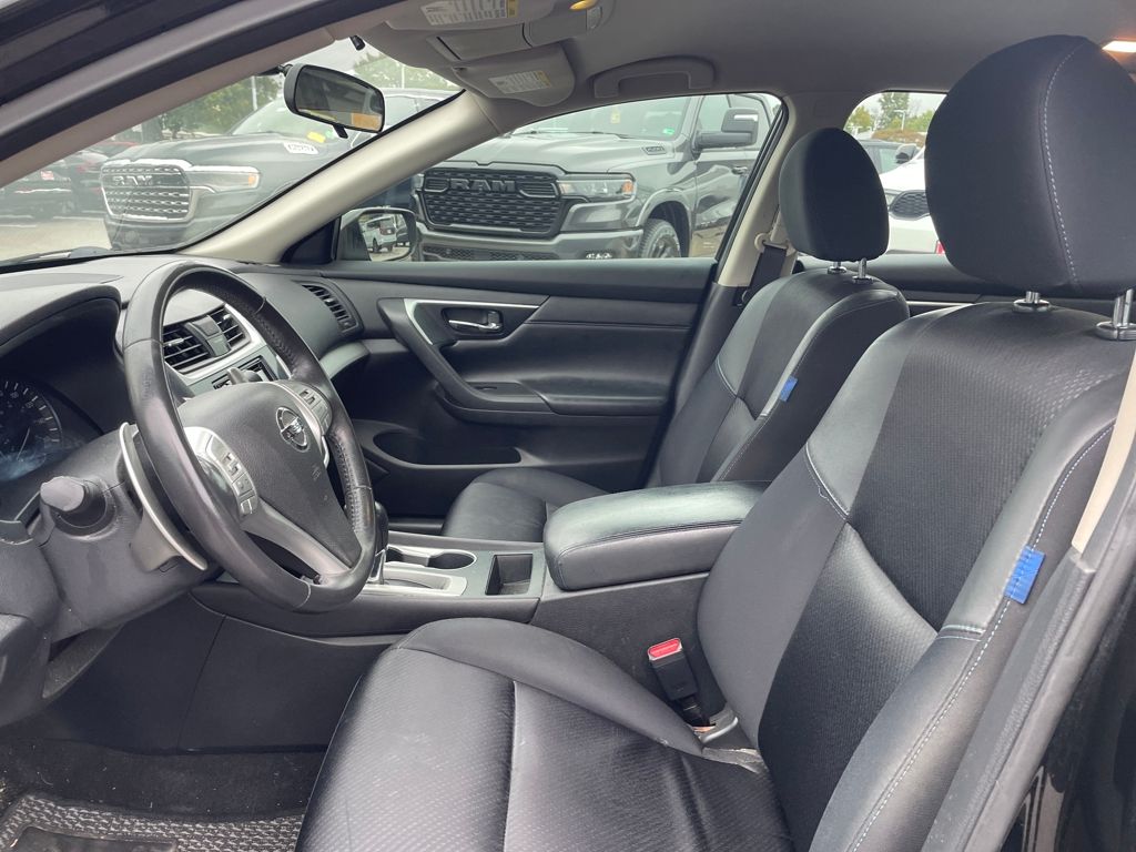 2016 Nissan Altima 2.5 SR photo 2