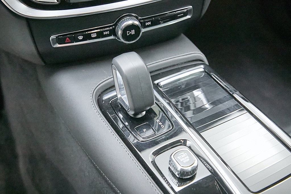 2025 VOLVO S60 - Image 17