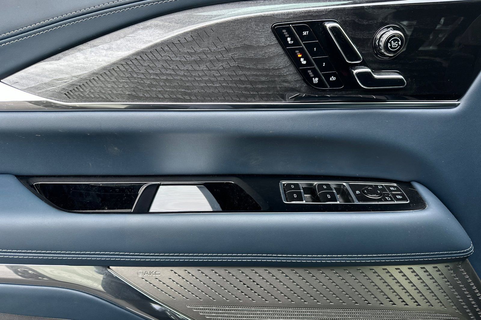 2025 Cadillac Escalade IQ Sport photo 10