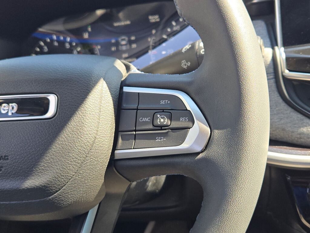 2022 Jeep Compass Latitude photo 25