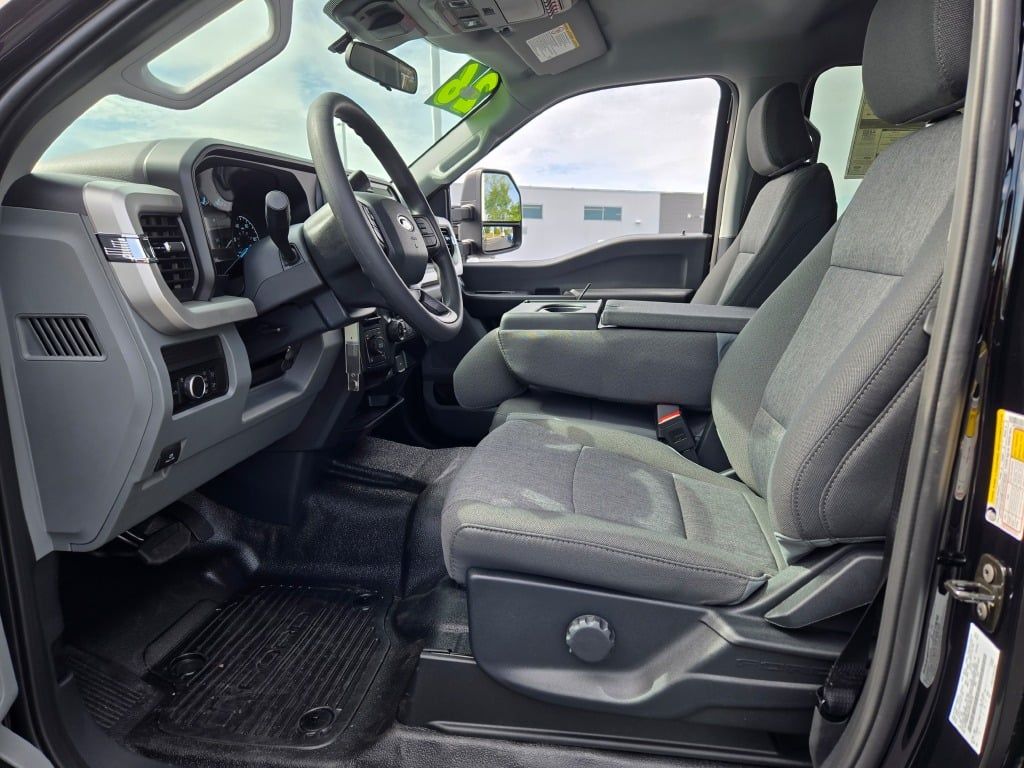 2026 Ford F-250 photo 17