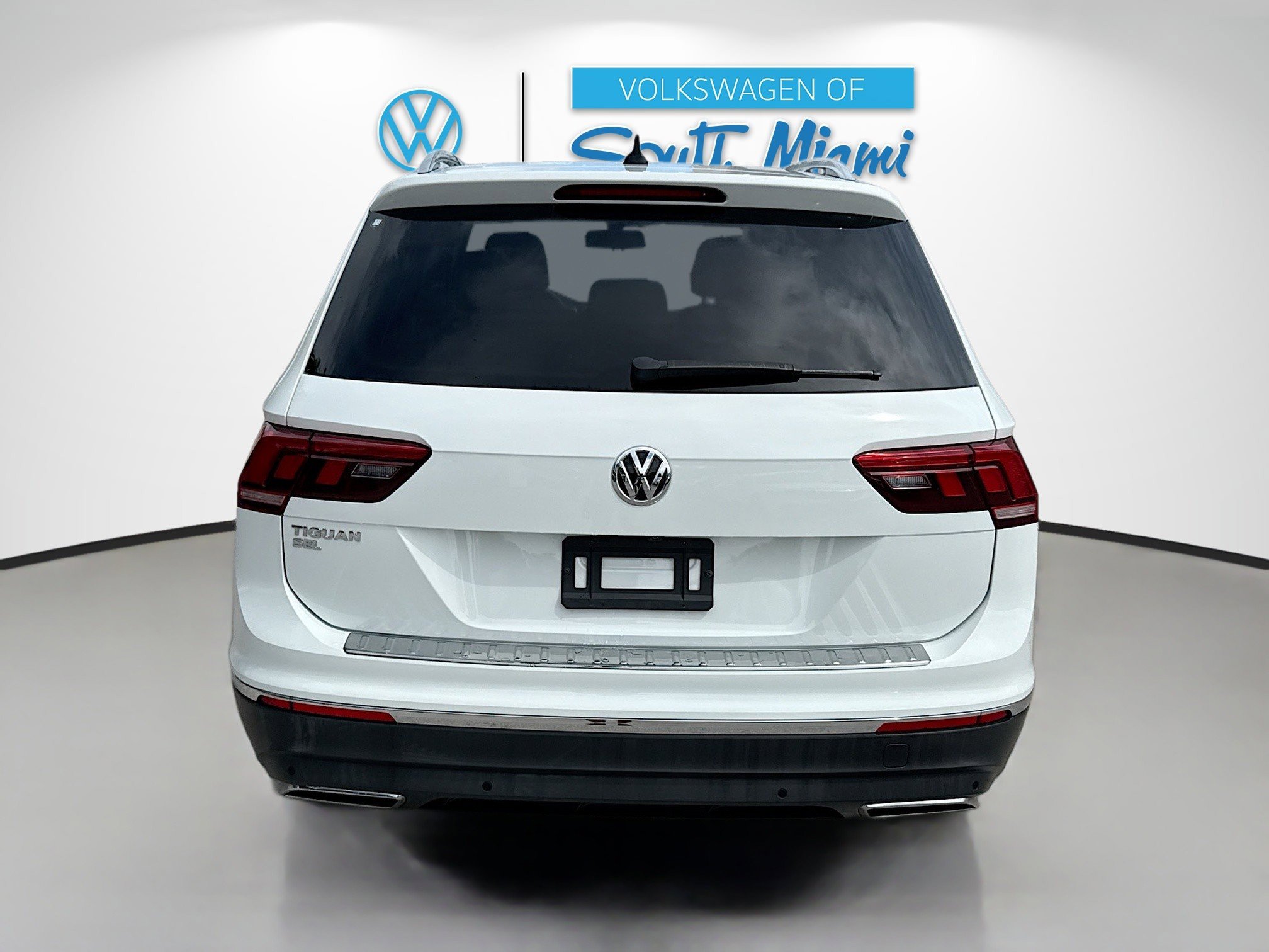 2019 Volkswagen Tiguan SEL photo 2