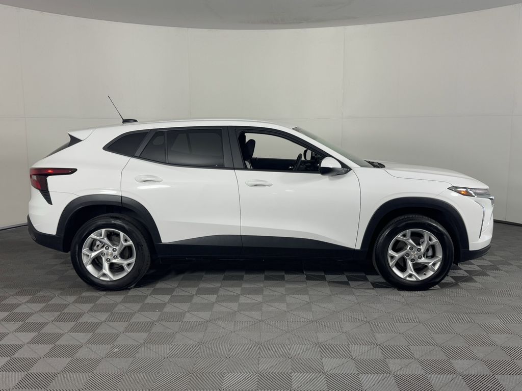 2024 Chevrolet Trax LS photo 3
