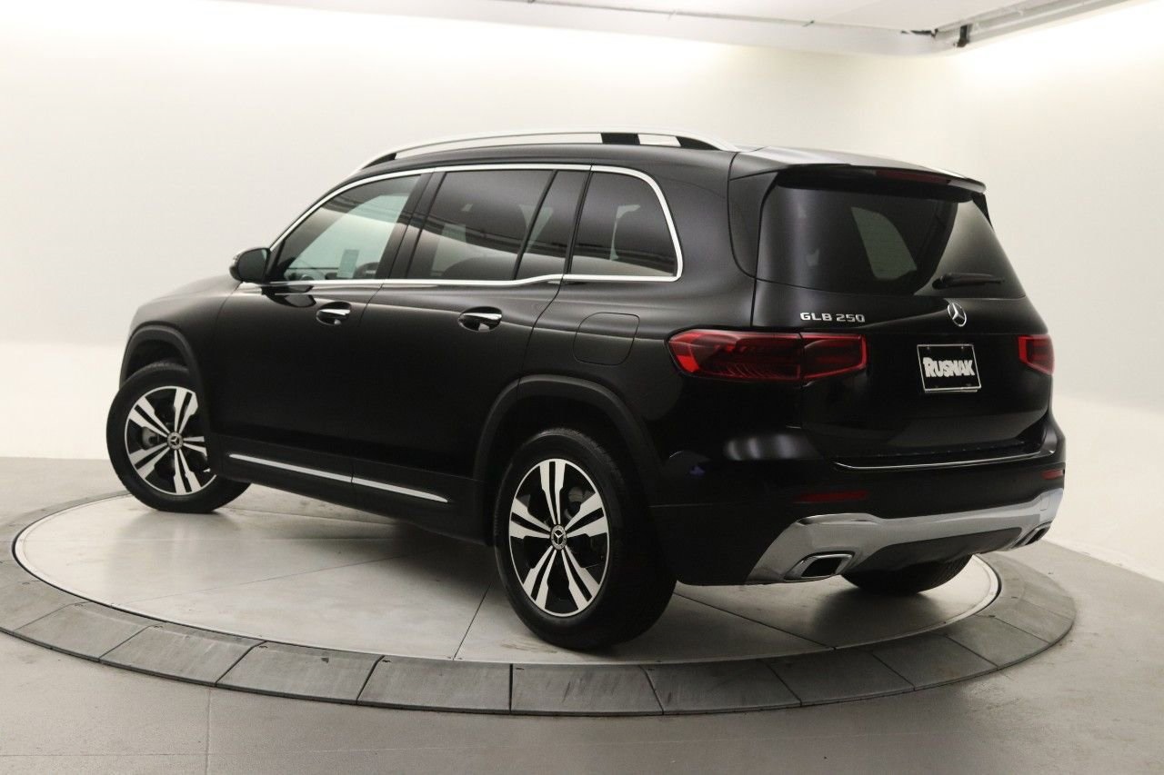 2025 Mercedes Benz GLB 250 photo 2