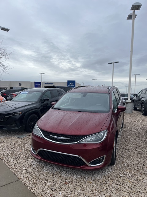 2020 Chrysler Pacifica Touring L's photo