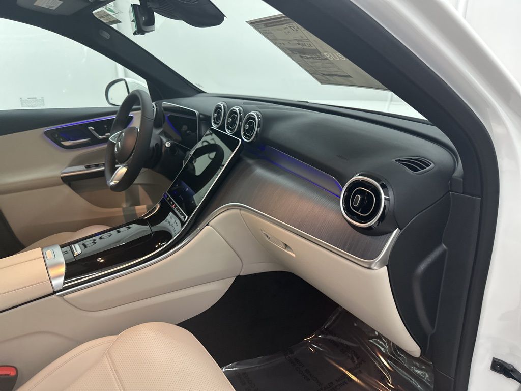 2026 Mercedes Benz GLC 300 photo 21