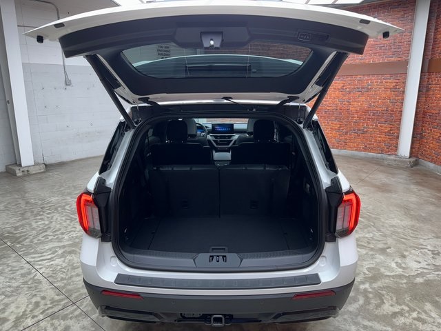 2025 Ford Explorer ST-Line photo 27