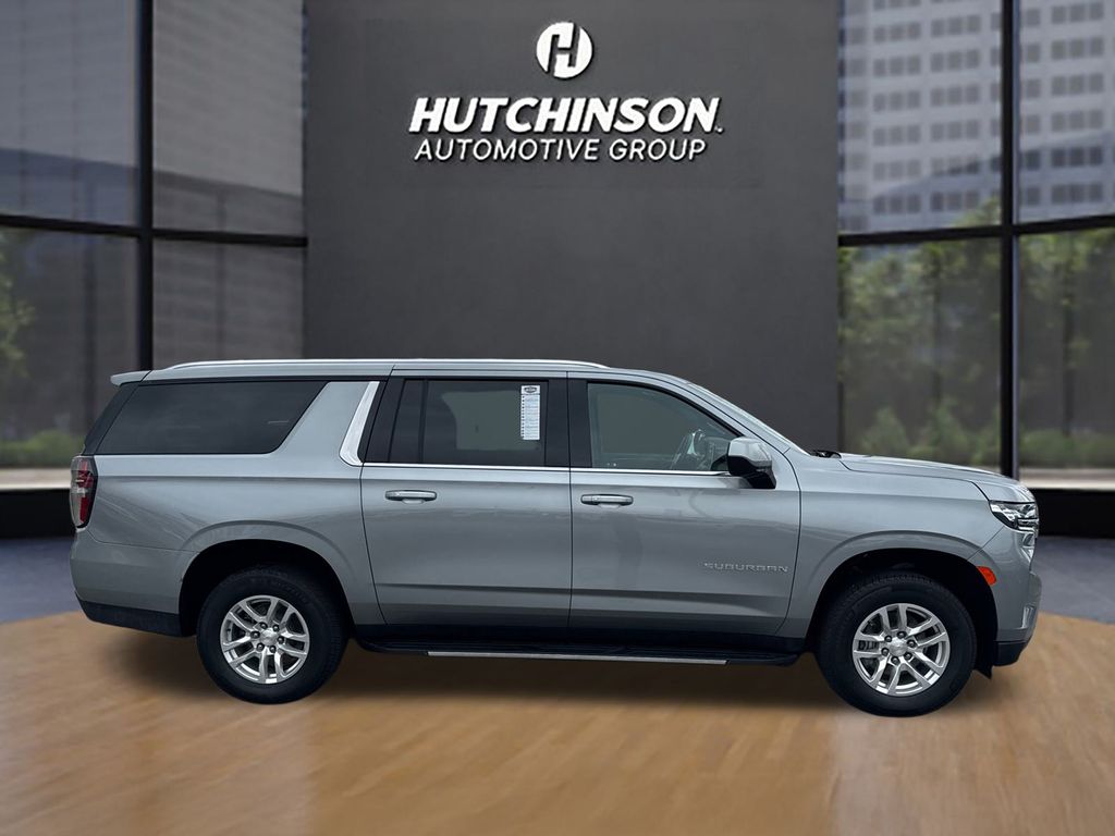 2024 Chevrolet Suburban LT photo 2