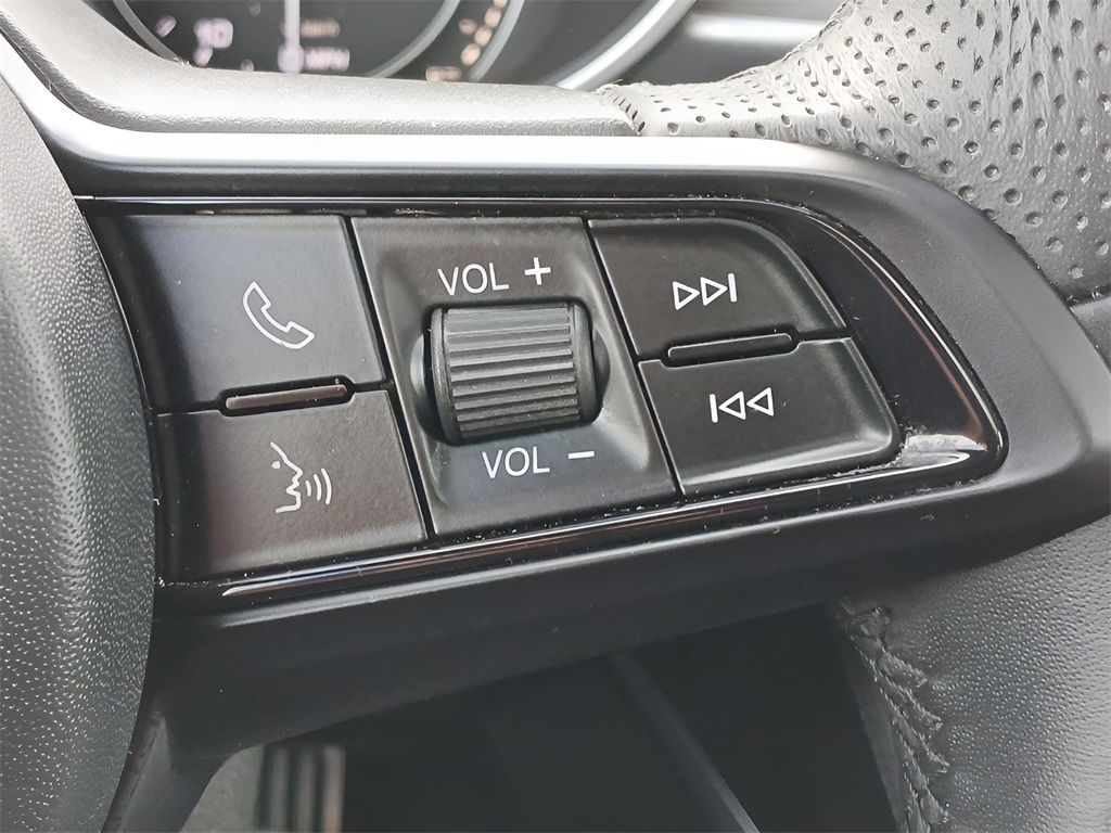 2023 Alfa Romeo Stelvio Ti photo 2