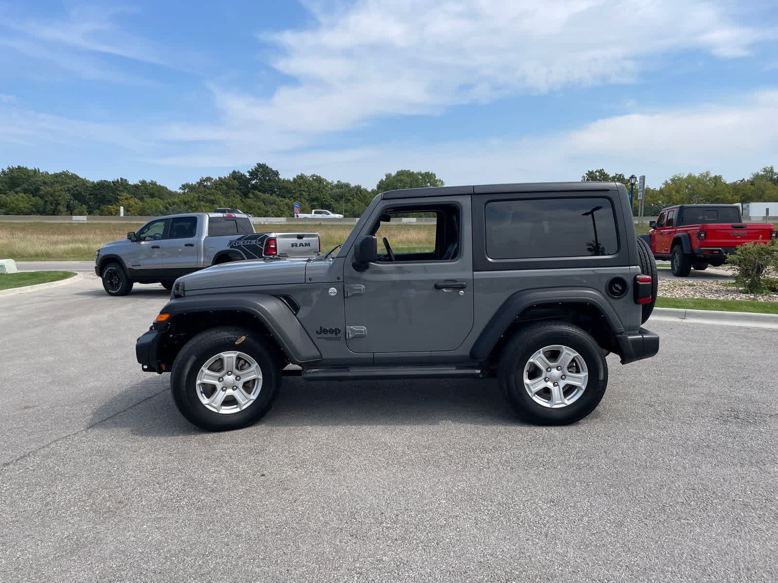 2021 Jeep Wrangler Sport S photo 5