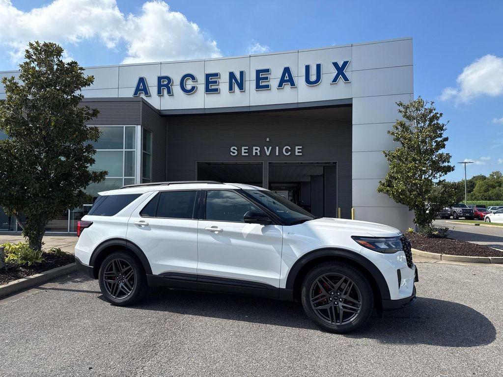 2025 Ford Explorer ST-LINE's photo