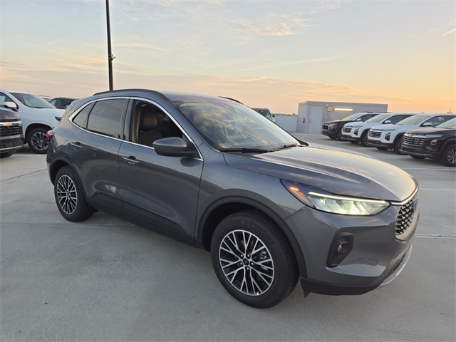 2025 Ford Escape Plug-In Hybrid Base photo 2